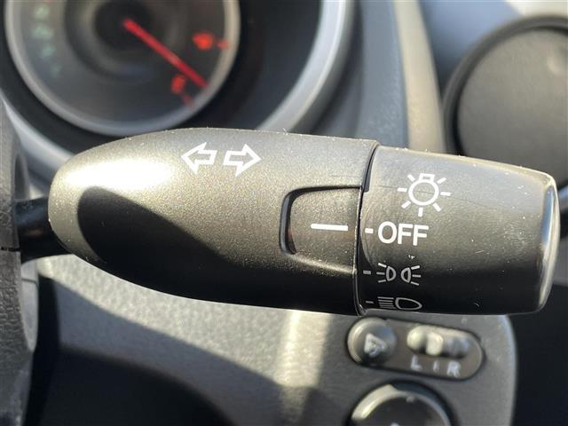 フィット Ｇ　ワンオーナー　４ＷＤ　ナビ　ＣＤ　ＡＭ　ＦＭ　バックカメラ　ＥＴＣ　盗難防止装置システム　リモコンキー　ＡＢＳ　ハロゲンヘッドライト　保証書　取扱説明書（27枚目）