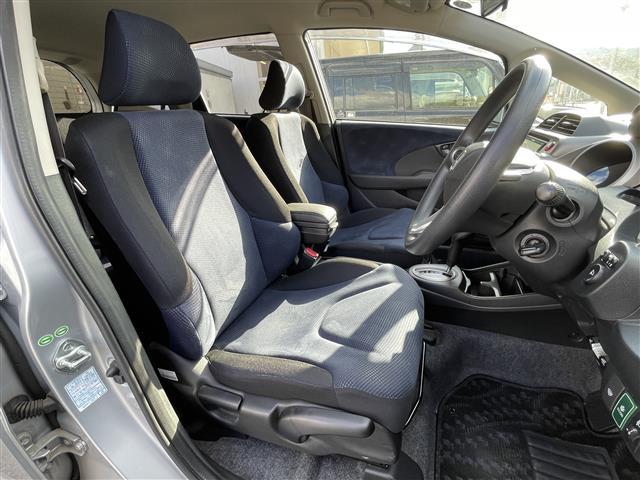 フィット Ｇ　ワンオーナー　４ＷＤ　ナビ　ＣＤ　ＡＭ　ＦＭ　バックカメラ　ＥＴＣ　盗難防止装置システム　リモコンキー　ＡＢＳ　ハロゲンヘッドライト　保証書　取扱説明書（34枚目）