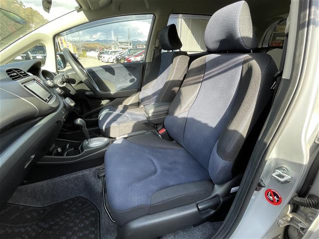 フィット Ｇ　ワンオーナー　４ＷＤ　ナビ　ＣＤ　ＡＭ　ＦＭ　バックカメラ　ＥＴＣ　盗難防止装置システム　リモコンキー　ＡＢＳ　ハロゲンヘッドライト　保証書　取扱説明書（35枚目）