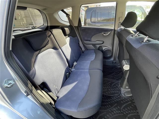 フィット Ｇ　ワンオーナー　４ＷＤ　ナビ　ＣＤ　ＡＭ　ＦＭ　バックカメラ　ＥＴＣ　盗難防止装置システム　リモコンキー　ＡＢＳ　ハロゲンヘッドライト　保証書　取扱説明書（36枚目）