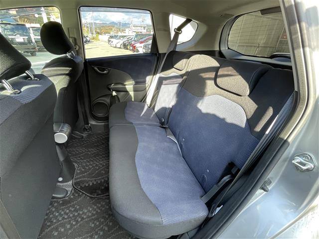 フィット Ｇ　ワンオーナー　４ＷＤ　ナビ　ＣＤ　ＡＭ　ＦＭ　バックカメラ　ＥＴＣ　盗難防止装置システム　リモコンキー　ＡＢＳ　ハロゲンヘッドライト　保証書　取扱説明書（37枚目）