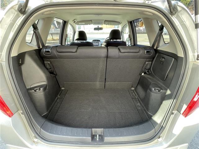 フィット Ｇ　ワンオーナー　４ＷＤ　ナビ　ＣＤ　ＡＭ　ＦＭ　バックカメラ　ＥＴＣ　盗難防止装置システム　リモコンキー　ＡＢＳ　ハロゲンヘッドライト　保証書　取扱説明書（38枚目）