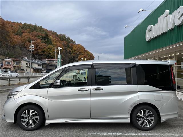 ステップワゴンスパーダ スパーダ・クールスピリット　ホンダセンシング　ワンオーナー／フリップダウンモニター／４ＷＤ／純正ナビ／フルセグＴＶ．ＤＶＤ．ＢＴ／シートヒーター／両側パワースライドドア／ハーフレザーシート／ホンダセンシング／全方位カメラ／パドルシフト／純正ＡＷ（4枚目）