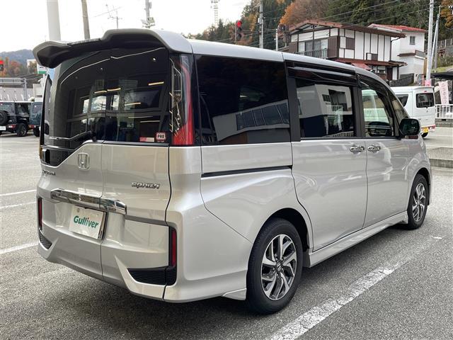 ステップワゴンスパーダ スパーダ・クールスピリット　ホンダセンシング　ワンオーナー／フリップダウンモニター／４ＷＤ／純正ナビ／フルセグＴＶ．ＤＶＤ．ＢＴ／シートヒーター／両側パワースライドドア／ハーフレザーシート／ホンダセンシング／全方位カメラ／パドルシフト／純正ＡＷ（6枚目）