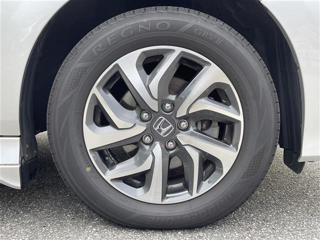 ステップワゴンスパーダ スパーダ・クールスピリット　ホンダセンシング　ワンオーナー／フリップダウンモニター／４ＷＤ／純正ナビ／フルセグＴＶ．ＤＶＤ．ＢＴ／シートヒーター／両側パワースライドドア／ハーフレザーシート／ホンダセンシング／全方位カメラ／パドルシフト／純正ＡＷ（10枚目）