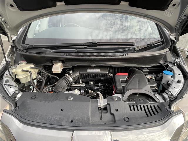 ステップワゴンスパーダ スパーダ・クールスピリット　ホンダセンシング　ワンオーナー／フリップダウンモニター／４ＷＤ／純正ナビ／フルセグＴＶ．ＤＶＤ．ＢＴ／シートヒーター／両側パワースライドドア／ハーフレザーシート／ホンダセンシング／全方位カメラ／パドルシフト／純正ＡＷ（11枚目）