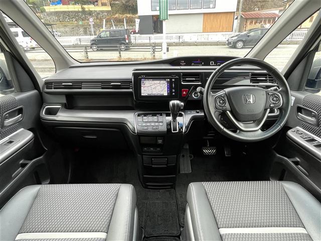 ステップワゴンスパーダ スパーダ・クールスピリット　ホンダセンシング　ワンオーナー／フリップダウンモニター／４ＷＤ／純正ナビ／フルセグＴＶ．ＤＶＤ．ＢＴ／シートヒーター／両側パワースライドドア／ハーフレザーシート／ホンダセンシング／全方位カメラ／パドルシフト／純正ＡＷ（42枚目）