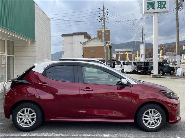 ヤリス ハイブリッドG ワンオーナー ディスプレイオーディオ Bluetooth バックカメラ ドライブレコーダー ETC 純正フロアマット LEDオートライト クルーズコントロール 横滑り防止装置 レーンキープアシスト(7枚目)