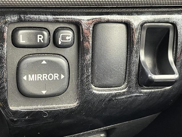 ハイエースバン ロングスーパーGL 4WD ベットキット 後席モニター ETC 純正ナビ Bluetooth CD DVD AM FM TV 両側スライドドア バックカメラ キセノンオートライト リモコンキー ドアバイザー(25枚目)