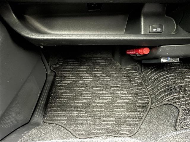 ハイエースバン ロングスーパーGL 4WD ベットキット 後席モニター ETC 純正ナビ Bluetooth CD DVD AM FM TV 両側スライドドア バックカメラ キセノンオートライト リモコンキー ドアバイザー(30枚目)