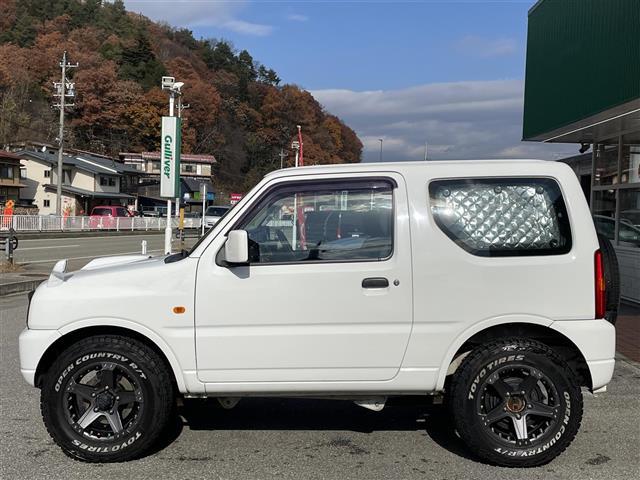 ジムニー ＸＧ　４ＷＤ　背面タイヤ　ディスプレイオーディオ　Ｂｌｕｅｔｏｏｔｈ　ＣＤ　ＤＶＤ　ＡＭ　ＦＭ　ＡＵＸ　ｉＰｏｄ　バックカメラ　ＥＴＣ　リモコンキー　純正フロアマット　社外ドリンクホルダー　取扱説明書（4枚目）