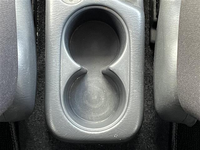 ジムニー ＸＧ　４ＷＤ　背面タイヤ　ディスプレイオーディオ　Ｂｌｕｅｔｏｏｔｈ　ＣＤ　ＤＶＤ　ＡＭ　ＦＭ　ＡＵＸ　ｉＰｏｄ　バックカメラ　ＥＴＣ　リモコンキー　純正フロアマット　社外ドリンクホルダー　取扱説明書（17枚目）