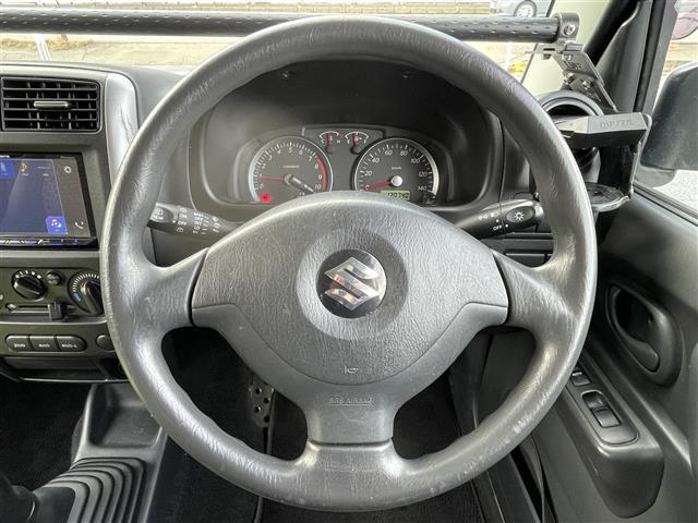 ジムニー ＸＧ　４ＷＤ　背面タイヤ　ディスプレイオーディオ　Ｂｌｕｅｔｏｏｔｈ　ＣＤ　ＤＶＤ　ＡＭ　ＦＭ　ＡＵＸ　ｉＰｏｄ　バックカメラ　ＥＴＣ　リモコンキー　純正フロアマット　社外ドリンクホルダー　取扱説明書（18枚目）