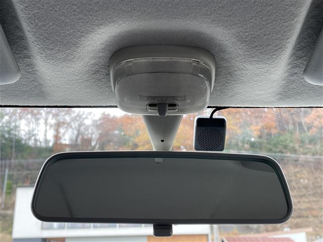 ジムニー ＸＧ　４ＷＤ　背面タイヤ　ディスプレイオーディオ　Ｂｌｕｅｔｏｏｔｈ　ＣＤ　ＤＶＤ　ＡＭ　ＦＭ　ＡＵＸ　ｉＰｏｄ　バックカメラ　ＥＴＣ　リモコンキー　純正フロアマット　社外ドリンクホルダー　取扱説明書（28枚目）