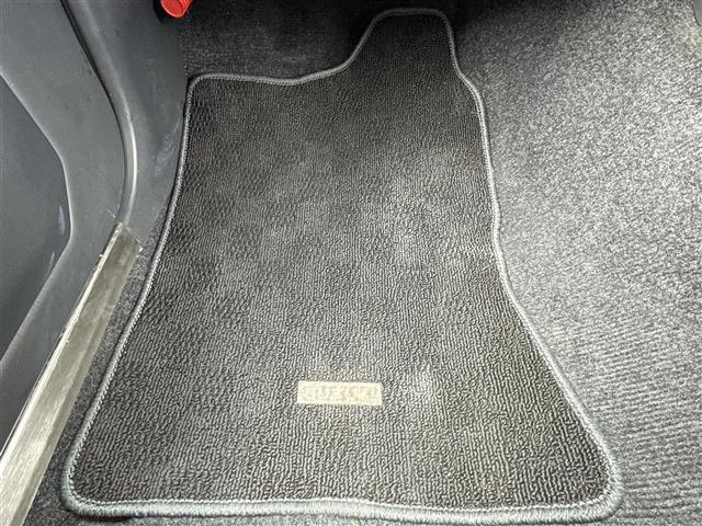 ジムニー ＸＧ　４ＷＤ　背面タイヤ　ディスプレイオーディオ　Ｂｌｕｅｔｏｏｔｈ　ＣＤ　ＤＶＤ　ＡＭ　ＦＭ　ＡＵＸ　ｉＰｏｄ　バックカメラ　ＥＴＣ　リモコンキー　純正フロアマット　社外ドリンクホルダー　取扱説明書（31枚目）