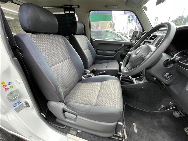 ジムニー ＸＧ　４ＷＤ　背面タイヤ　ディスプレイオーディオ　Ｂｌｕｅｔｏｏｔｈ　ＣＤ　ＤＶＤ　ＡＭ　ＦＭ　ＡＵＸ　ｉＰｏｄ　バックカメラ　ＥＴＣ　リモコンキー　純正フロアマット　社外ドリンクホルダー　取扱説明書（32枚目）