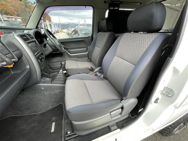 ジムニー ＸＧ　４ＷＤ　背面タイヤ　ディスプレイオーディオ　Ｂｌｕｅｔｏｏｔｈ　ＣＤ　ＤＶＤ　ＡＭ　ＦＭ　ＡＵＸ　ｉＰｏｄ　バックカメラ　ＥＴＣ　リモコンキー　純正フロアマット　社外ドリンクホルダー　取扱説明書（33枚目）