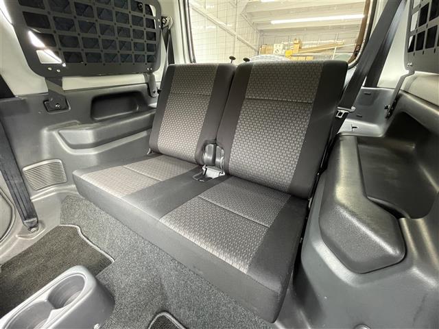 ジムニー ＸＧ　４ＷＤ　背面タイヤ　ディスプレイオーディオ　Ｂｌｕｅｔｏｏｔｈ　ＣＤ　ＤＶＤ　ＡＭ　ＦＭ　ＡＵＸ　ｉＰｏｄ　バックカメラ　ＥＴＣ　リモコンキー　純正フロアマット　社外ドリンクホルダー　取扱説明書（36枚目）