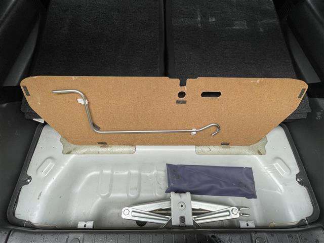 ジムニー ＸＧ　４ＷＤ　背面タイヤ　ディスプレイオーディオ　Ｂｌｕｅｔｏｏｔｈ　ＣＤ　ＤＶＤ　ＡＭ　ＦＭ　ＡＵＸ　ｉＰｏｄ　バックカメラ　ＥＴＣ　リモコンキー　純正フロアマット　社外ドリンクホルダー　取扱説明書（39枚目）