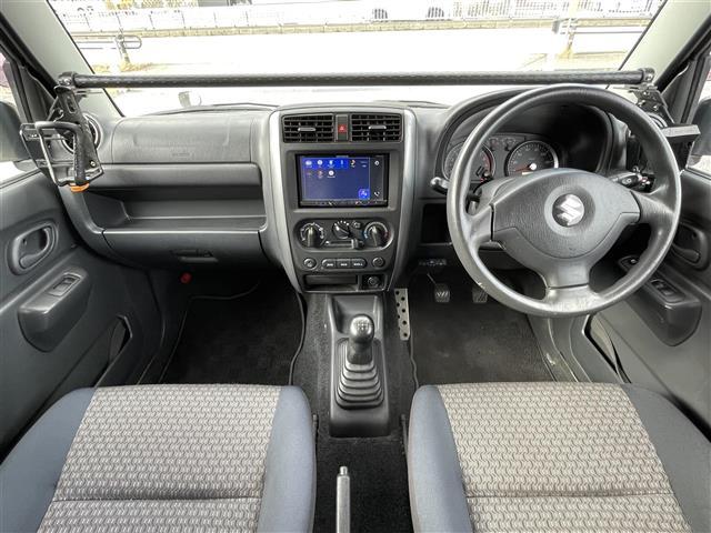 ジムニー ＸＧ　４ＷＤ　背面タイヤ　ディスプレイオーディオ　Ｂｌｕｅｔｏｏｔｈ　ＣＤ　ＤＶＤ　ＡＭ　ＦＭ　ＡＵＸ　ｉＰｏｄ　バックカメラ　ＥＴＣ　リモコンキー　純正フロアマット　社外ドリンクホルダー　取扱説明書（42枚目）