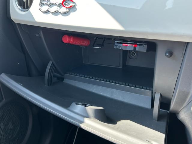 ５００Ｃ 　電動ソフトトップ／社外ナビ／フルセグ／ＵＳＢ／ＡＵＸ／社外ＥＴＣ／ステアリングスイッチ／ハロゲンヘッドライト／ＬＥＤデイランプ／純正１５インチＡＷ／純正フロアマット／リモコンキー取扱説明書／保証書（38枚目）