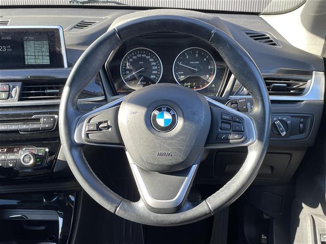 Ｘ１ ｘＤｒｉｖｅ　１８ｄ　ｘライン　純正ナビ／バックカメラ／クルーズコントロール／レザーシート／電動フロントシート／フロントシートヒーティング／電動テールゲート／純正１８インチＡＷ／純正フロアマット／取扱説明書／保証書／スペアキー（2枚目）
