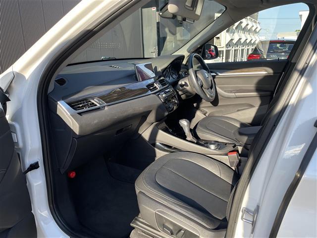 Ｘ１ ｘＤｒｉｖｅ　１８ｄ　ｘライン　純正ナビ／バックカメラ／クルーズコントロール／レザーシート／電動フロントシート／フロントシートヒーティング／電動テールゲート／純正１８インチＡＷ／純正フロアマット／取扱説明書／保証書／スペアキー（8枚目）