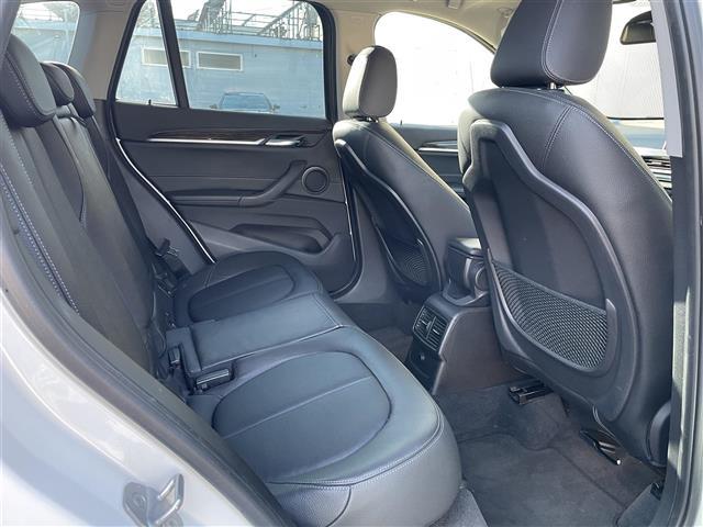 Ｘ１ ｘＤｒｉｖｅ　１８ｄ　ｘライン　純正ナビ／バックカメラ／クルーズコントロール／レザーシート／電動フロントシート／フロントシートヒーティング／電動テールゲート／純正１８インチＡＷ／純正フロアマット／取扱説明書／保証書／スペアキー（9枚目）