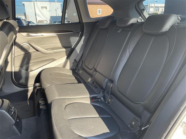 Ｘ１ ｘＤｒｉｖｅ　１８ｄ　ｘライン　純正ナビ／バックカメラ／クルーズコントロール／レザーシート／電動フロントシート／フロントシートヒーティング／電動テールゲート／純正１８インチＡＷ／純正フロアマット／取扱説明書／保証書／スペアキー（11枚目）