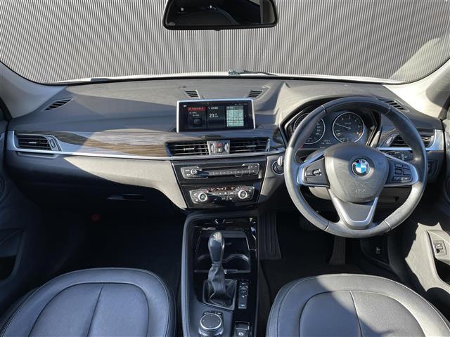 Ｘ１ ｘＤｒｉｖｅ　１８ｄ　ｘライン　純正ナビ／バックカメラ／クルーズコントロール／レザーシート／電動フロントシート／フロントシートヒーティング／電動テールゲート／純正１８インチＡＷ／純正フロアマット／取扱説明書／保証書／スペアキー（42枚目）