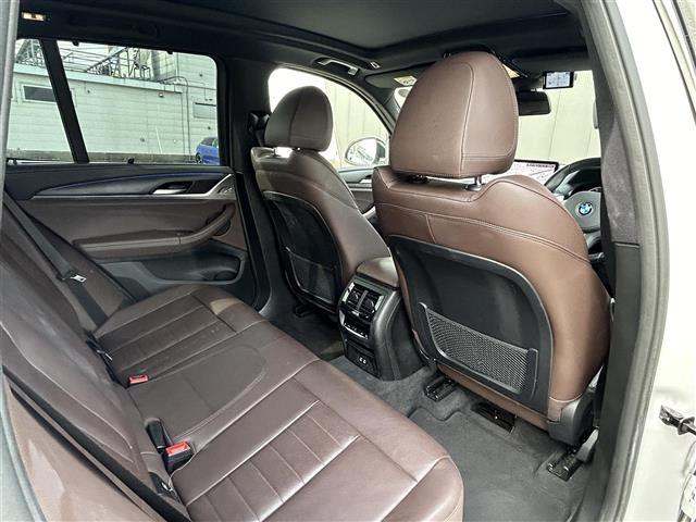 Ｘ３ ｘＤｒｉｖｅ　２０ｄ　Ｍスポーツ　電動パノラマ・ガラス・サンルーフ／純正ナビＴＶ／純正ドライブレコーダー／レザーシート／シートヒーター／ステアリングヒーター／純正１９インチＡＷ／アクティブクルーズコントロール／パーキングアシストプラス（7枚目）