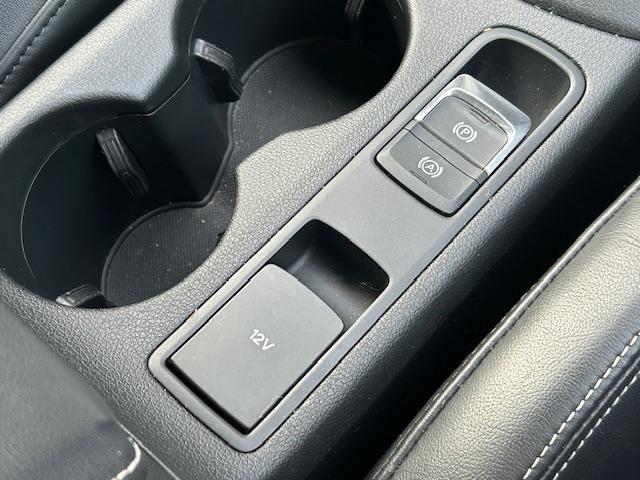 Ｑ３ ２．０ＴＦＳＩクワトロ１８０ＰＳ　純正ナビ／ＣＤ／ＤＶＤ／ＢＴ／フルセグ／リアビューカメラ／純正ＥＴＣ／ドライブレコーダー／純正１７インチＡＷ／フロントパワーシート／パワーバックドア／純正フロアマット／取扱説明書／保証書（24枚目）
