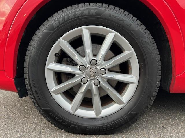 Ｑ３ ２．０ＴＦＳＩクワトロ１８０ＰＳ　純正ナビ／ＣＤ／ＤＶＤ／ＢＴ／フルセグ／リアビューカメラ／純正ＥＴＣ／ドライブレコーダー／純正１７インチＡＷ／フロントパワーシート／パワーバックドア／純正フロアマット／取扱説明書／保証書（40枚目）