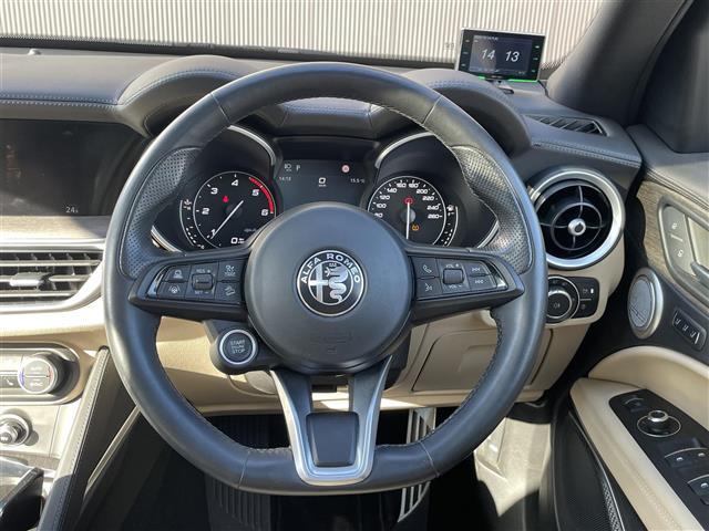 ステルヴィオ ２．２ターボ　ディーゼルＱ４ＴＩ　５０台限定特別仕様車／ｈａｒｍａｎ／ｋａｒｄｏｎ／パノラミックスライディングルーフ／ナチュラルレザーシート／レザーダッシュボード／ドアパネル／純正２１インチＡＷ／ステアリングヒーター／スペアキー（2枚目）