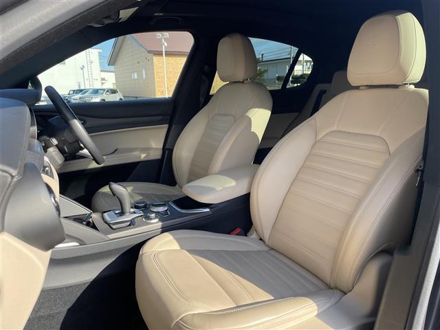 ステルヴィオ ２．２ターボ　ディーゼルＱ４ＴＩ　５０台限定特別仕様車／ｈａｒｍａｎ／ｋａｒｄｏｎ／パノラミックスライディングルーフ／ナチュラルレザーシート／レザーダッシュボード／ドアパネル／純正２１インチＡＷ／ステアリングヒーター／スペアキー（5枚目）