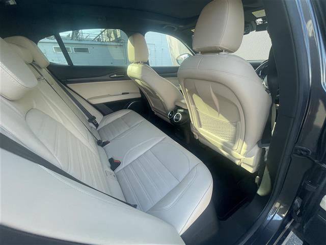 ステルヴィオ ２．２ターボ　ディーゼルＱ４ＴＩ　５０台限定特別仕様車／ｈａｒｍａｎ／ｋａｒｄｏｎ／パノラミックスライディングルーフ／ナチュラルレザーシート／レザーダッシュボード／ドアパネル／純正２１インチＡＷ／ステアリングヒーター／スペアキー（8枚目）