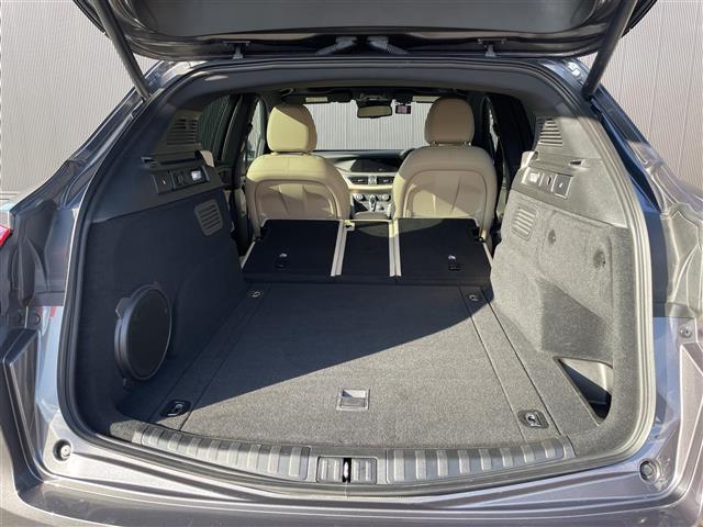 ステルヴィオ ２．２ターボ　ディーゼルＱ４ＴＩ　５０台限定特別仕様車／ｈａｒｍａｎ／ｋａｒｄｏｎ／パノラミックスライディングルーフ／ナチュラルレザーシート／レザーダッシュボード／ドアパネル／純正２１インチＡＷ／ステアリングヒーター／スペアキー（12枚目）