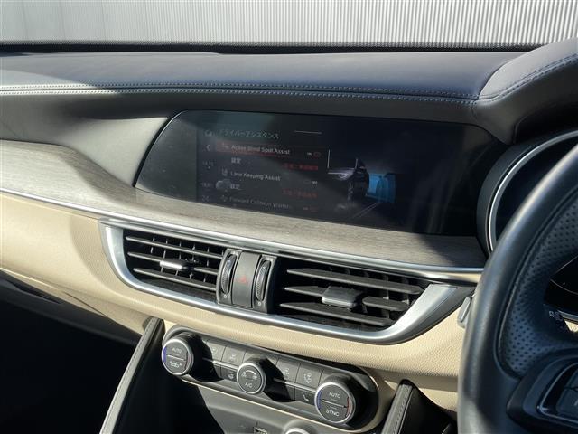 ステルヴィオ ２．２ターボ　ディーゼルＱ４ＴＩ　５０台限定特別仕様車／ｈａｒｍａｎ／ｋａｒｄｏｎ／パノラミックスライディングルーフ／ナチュラルレザーシート／レザーダッシュボード／ドアパネル／純正２１インチＡＷ／ステアリングヒーター／スペアキー（16枚目）