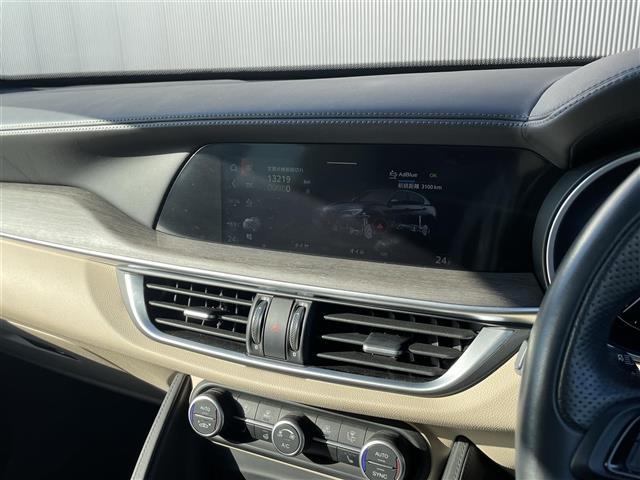 ステルヴィオ ２．２ターボ　ディーゼルＱ４ＴＩ　５０台限定特別仕様車／ｈａｒｍａｎ／ｋａｒｄｏｎ／パノラミックスライディングルーフ／ナチュラルレザーシート／レザーダッシュボード／ドアパネル／純正２１インチＡＷ／ステアリングヒーター／スペアキー（17枚目）