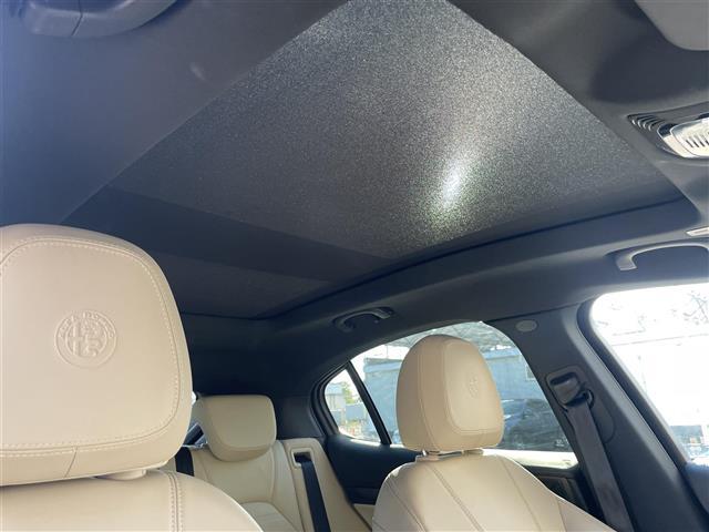 ステルヴィオ ２．２ターボ　ディーゼルＱ４ＴＩ　５０台限定特別仕様車／ｈａｒｍａｎ／ｋａｒｄｏｎ／パノラミックスライディングルーフ／ナチュラルレザーシート／レザーダッシュボード／ドアパネル／純正２１インチＡＷ／ステアリングヒーター／スペアキー（28枚目）