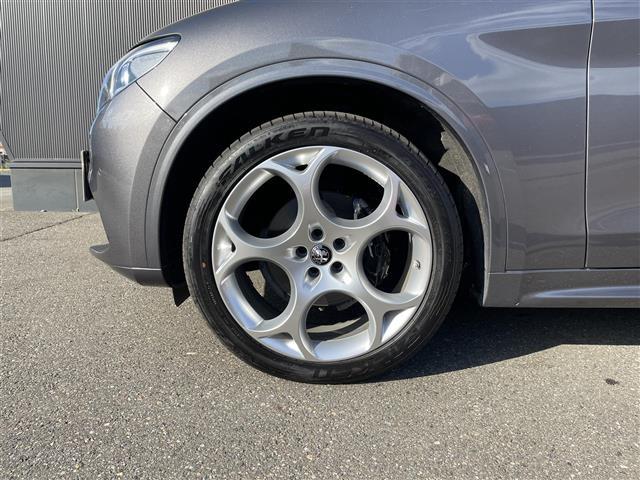 ステルヴィオ ２．２ターボ　ディーゼルＱ４ＴＩ　５０台限定特別仕様車／ｈａｒｍａｎ／ｋａｒｄｏｎ／パノラミックスライディングルーフ／ナチュラルレザーシート／レザーダッシュボード／ドアパネル／純正２１インチＡＷ／ステアリングヒーター／スペアキー（38枚目）