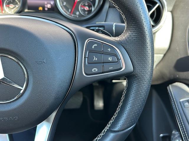 ＧＬＡクラス ＧＬＡ２２０　４マチック　プレミアムパッケージ／レーダーセーフティーパッケージ／アダプティブクルーズコントロール／フロントシートヒーティング／パワーシート／パワートランク／純正１８インチＡＷ／純正フロアマット／ＬＥＤライト（4枚目）