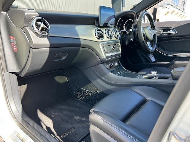 ＧＬＡクラス ＧＬＡ２２０　４マチック　プレミアムパッケージ／レーダーセーフティーパッケージ／アダプティブクルーズコントロール／フロントシートヒーティング／パワーシート／パワートランク／純正１８インチＡＷ／純正フロアマット／ＬＥＤライト（10枚目）