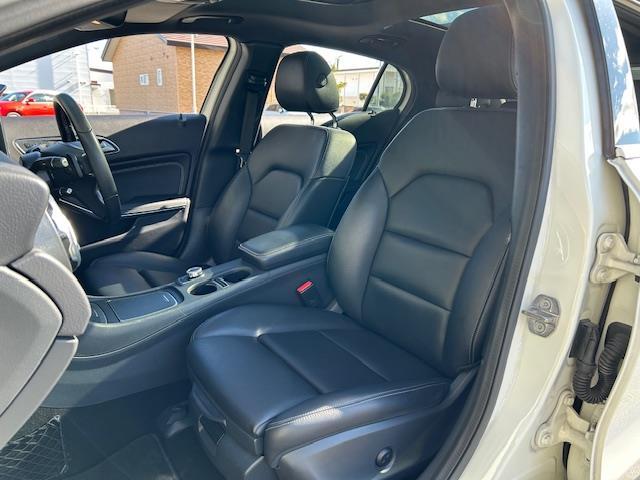 ＧＬＡクラス ＧＬＡ２２０　４マチック　プレミアムパッケージ／レーダーセーフティーパッケージ／アダプティブクルーズコントロール／フロントシートヒーティング／パワーシート／パワートランク／純正１８インチＡＷ／純正フロアマット／ＬＥＤライト（11枚目）