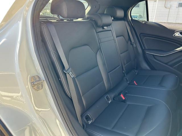 ＧＬＡクラス ＧＬＡ２２０　４マチック　プレミアムパッケージ／レーダーセーフティーパッケージ／アダプティブクルーズコントロール／フロントシートヒーティング／パワーシート／パワートランク／純正１８インチＡＷ／純正フロアマット／ＬＥＤライト（13枚目）