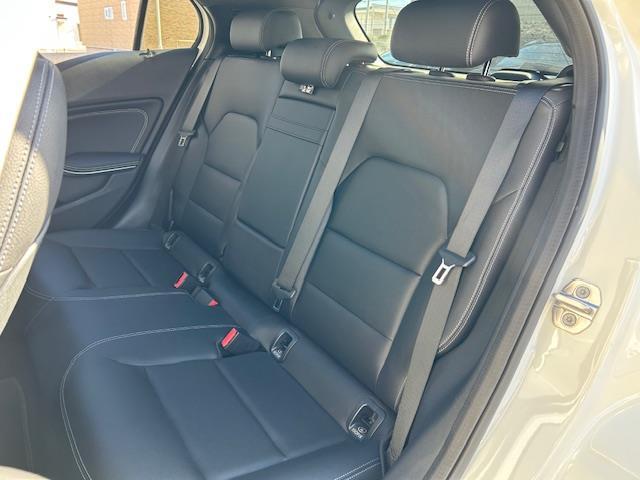 ＧＬＡクラス ＧＬＡ２２０　４マチック　プレミアムパッケージ／レーダーセーフティーパッケージ／アダプティブクルーズコントロール／フロントシートヒーティング／パワーシート／パワートランク／純正１８インチＡＷ／純正フロアマット／ＬＥＤライト（15枚目）