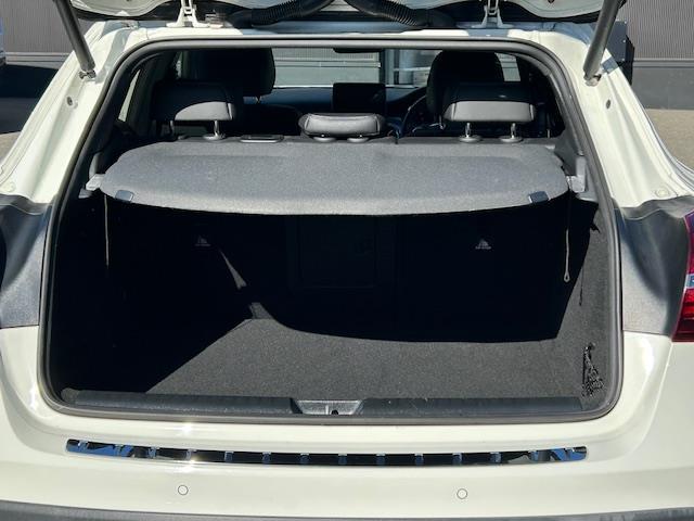 ＧＬＡクラス ＧＬＡ２２０　４マチック　プレミアムパッケージ／レーダーセーフティーパッケージ／アダプティブクルーズコントロール／フロントシートヒーティング／パワーシート／パワートランク／純正１８インチＡＷ／純正フロアマット／ＬＥＤライト（16枚目）