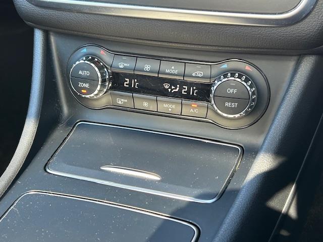 ＧＬＡクラス ＧＬＡ２２０　４マチック　プレミアムパッケージ／レーダーセーフティーパッケージ／アダプティブクルーズコントロール／フロントシートヒーティング／パワーシート／パワートランク／純正１８インチＡＷ／純正フロアマット／ＬＥＤライト（25枚目）