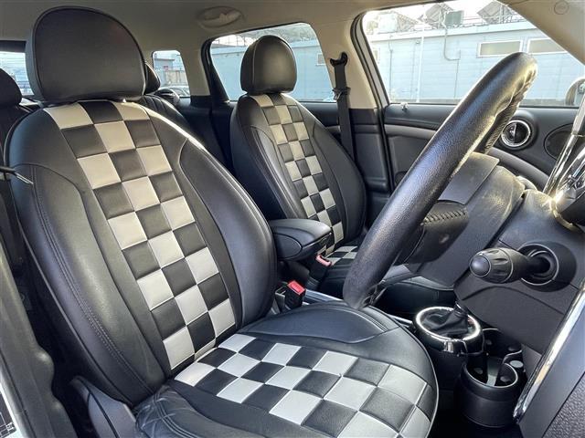 ＭＩＮＩ クーパーＤ　クロスオーバー　オール４　ワンオーナー／ポータブルナビ／ワンセグ／社外ＥＴＣ／前後ドライブレコーダー／クルーズコントロール／レーダー探知機／純正１７インチＡＷ／キセノンヘッドライト／シートカバー／純正フロアマット（3枚目）