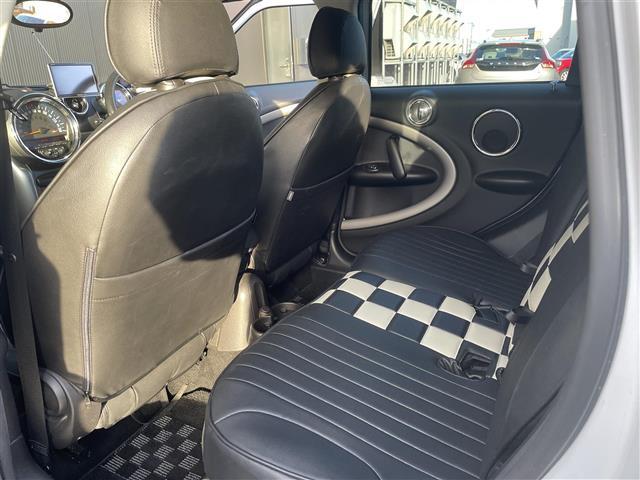 ＭＩＮＩ クーパーＤ　クロスオーバー　オール４　ワンオーナー／ポータブルナビ／ワンセグ／社外ＥＴＣ／前後ドライブレコーダー／クルーズコントロール／レーダー探知機／純正１７インチＡＷ／キセノンヘッドライト／シートカバー／純正フロアマット（10枚目）